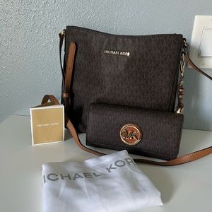 Michael kors LG messenger and wallet